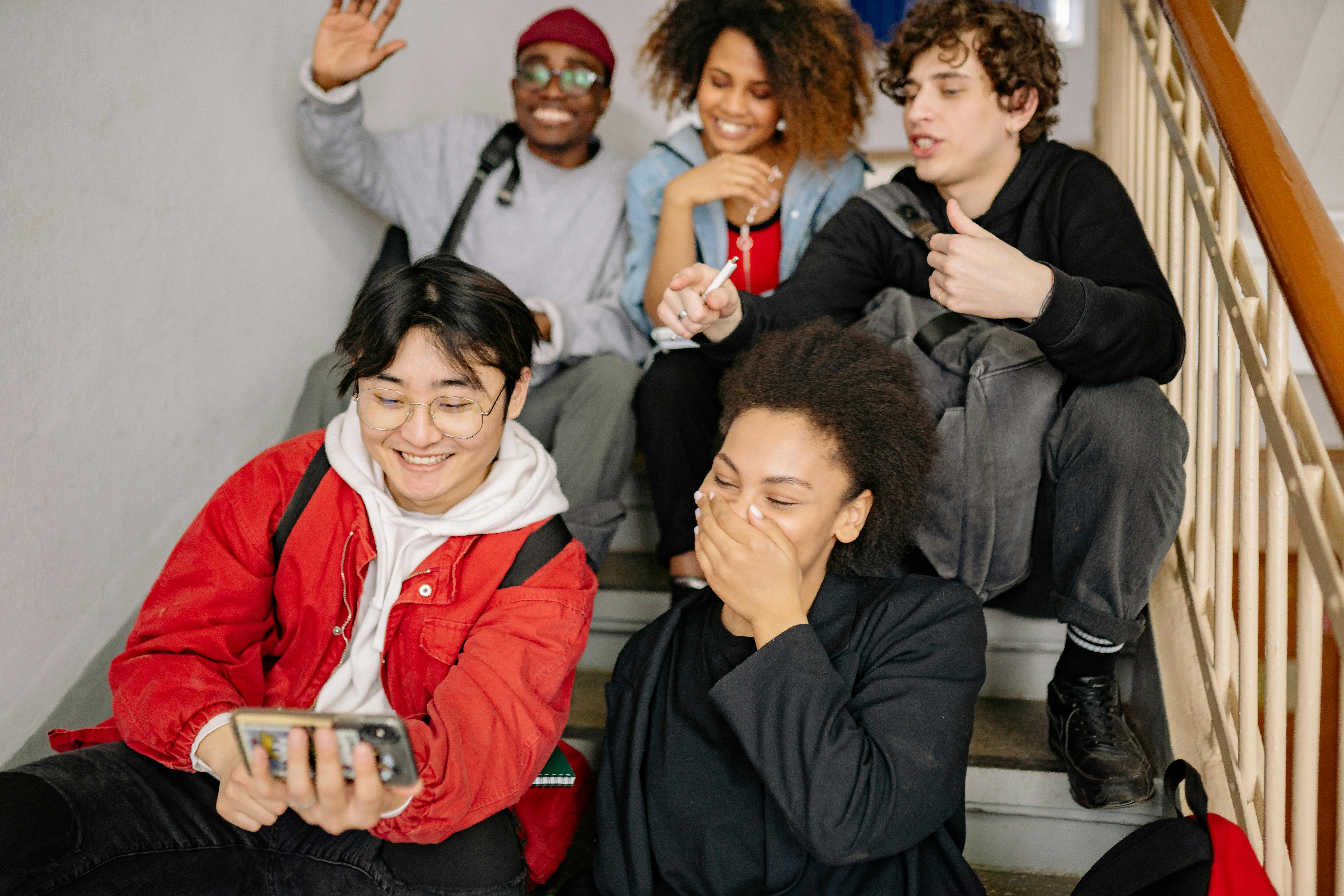 Connect with Fellow Classmates on Cleset: Building Your Academic Community